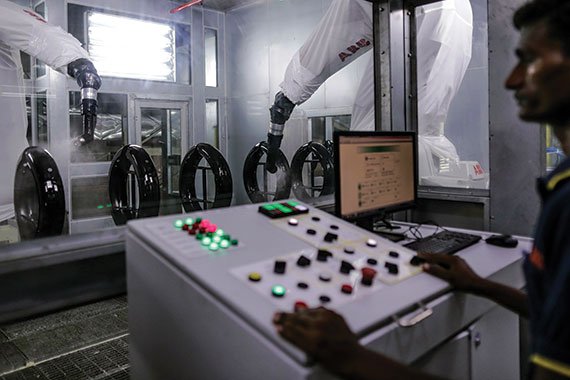 Production line at a motorcycle factory in Chennai, India, July 2015, as the invasion of robots into India’s manufacturing sector undercuts Prime Minister Modi’s quest to put the poor to work. (Photo: Dhiraj Singh/Bloomberg via Getty Images) american-hustle-bremmer-malcomson-enfield-motors-570px.jpg