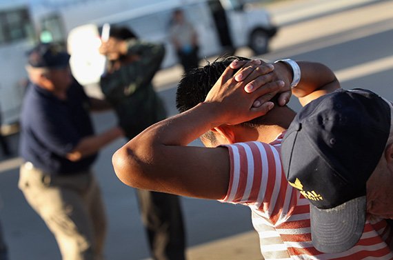 Undocumented_Immigrants_570px.jpg